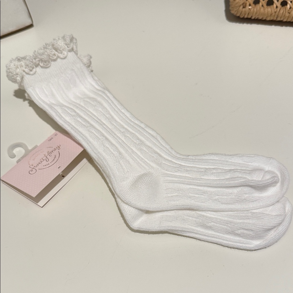 Toddler high lace socks in white